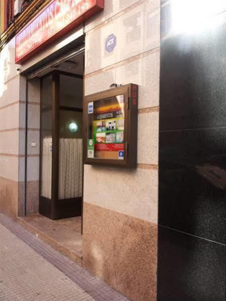 Pension Calfred II Logroño Esterno foto