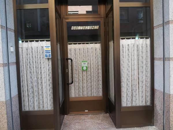 Pension Calfred II Logroño Esterno foto