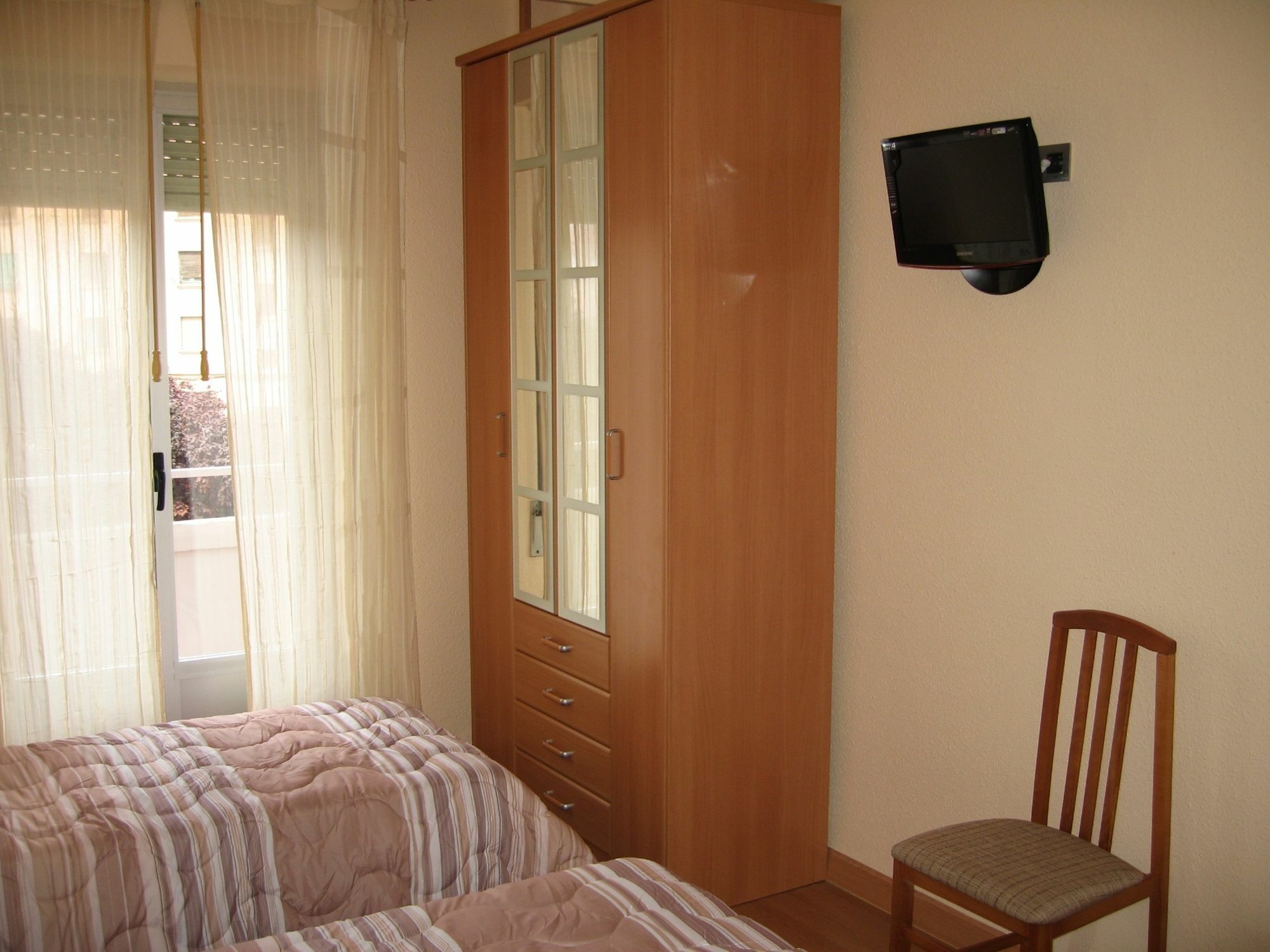 Pension Calfred II Logroño Esterno foto