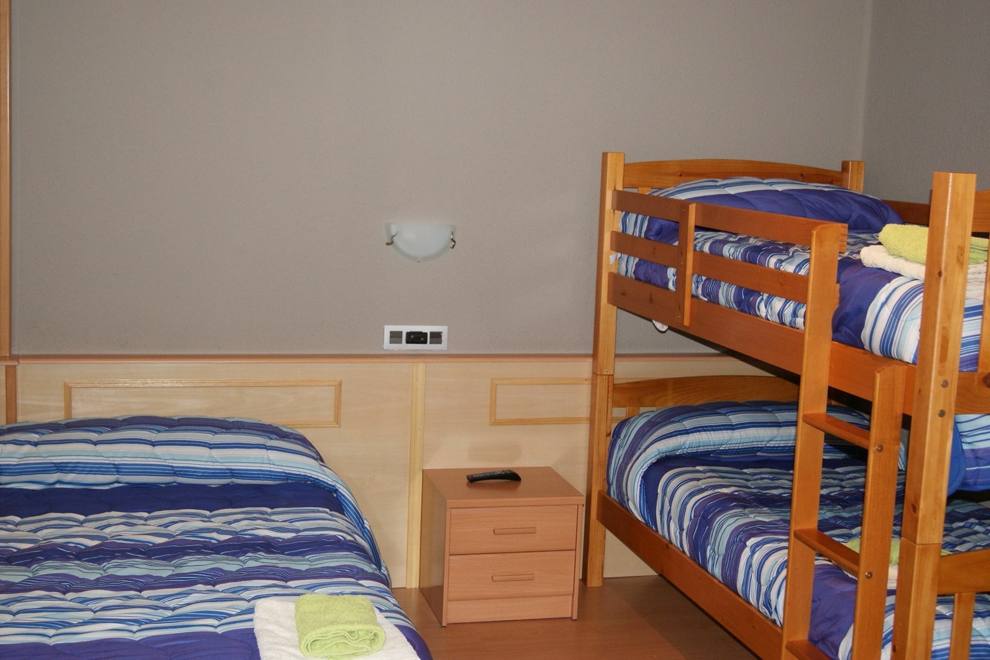 Pension Calfred II Logroño Esterno foto